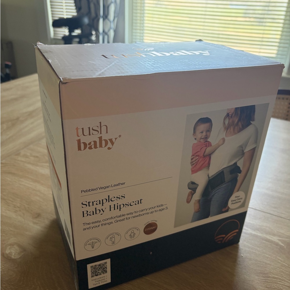 NWT TushBaby Hipseat Carrier Cognac Vegan Leather